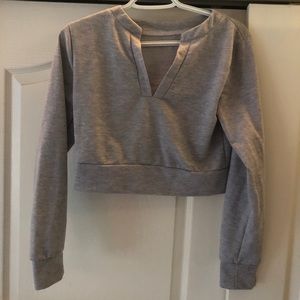 cropped v cut long sleeve